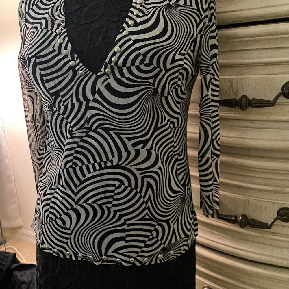 VIVIENNE TAM vintage sheerstretch vneck top rare design black & white with metal